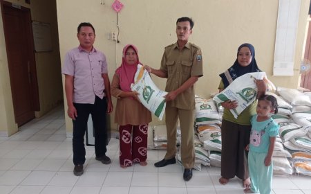 Kepala Desa Bumi Asri Bagikan Bapanas Tahap Ahir Kepada 179 KPM